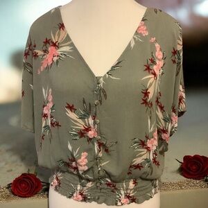 URBANOLOGY FLORAL PRINT/ BAT WING SLEEVES / V-NECK/ PULLOVER BLOUSE/ Size L